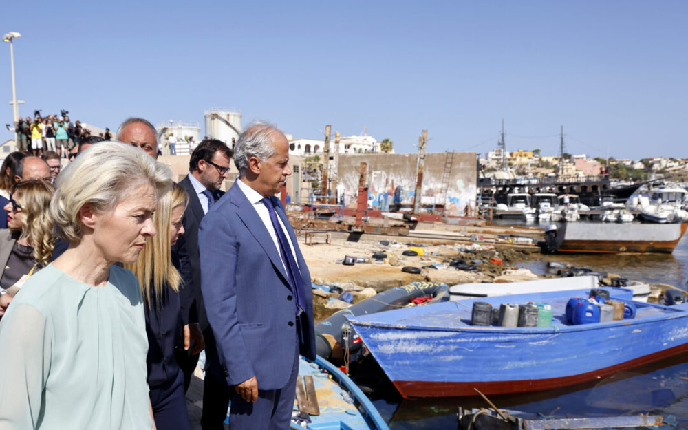 Úrsula von der Leyen y Giorgia Meloni en la isla de Lampedusa