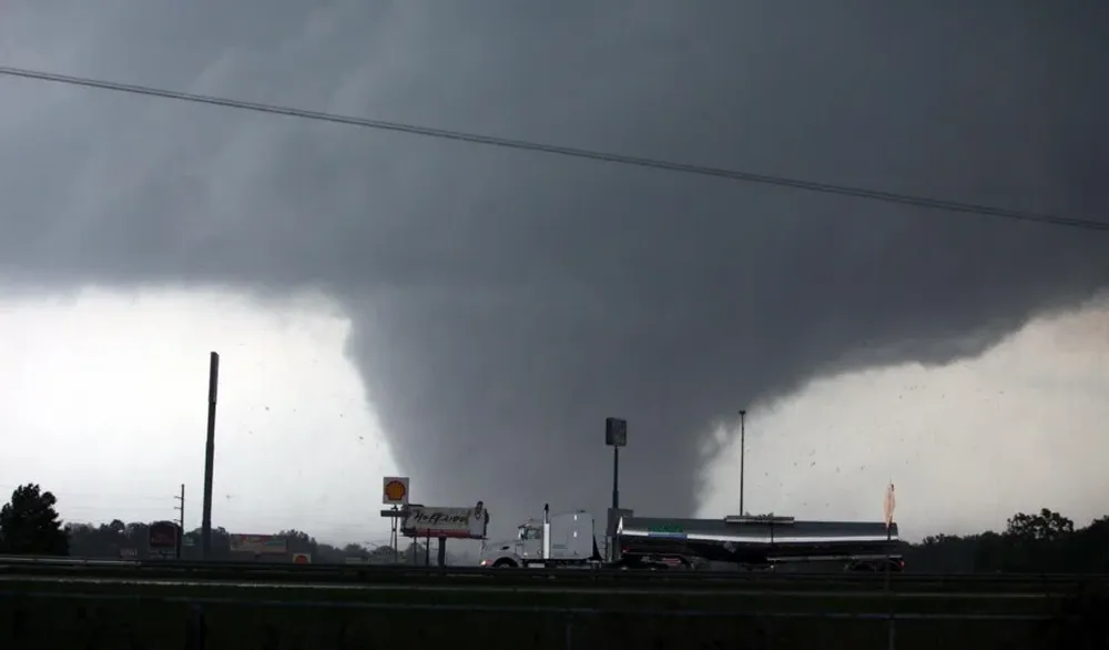 Un tornado a punto de azotar Tuscaloosa, Alabama