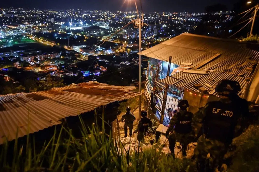 Soldados patrullan las calles de Cali que ocupa el puesto 21 de las 50 ciudades más peligrosas del mundo