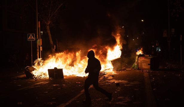 Incidentes tras la manifestación convocada por Tsunami Democratic por el partido entre FC Barcelona y Real Madrid en el Camp Nou