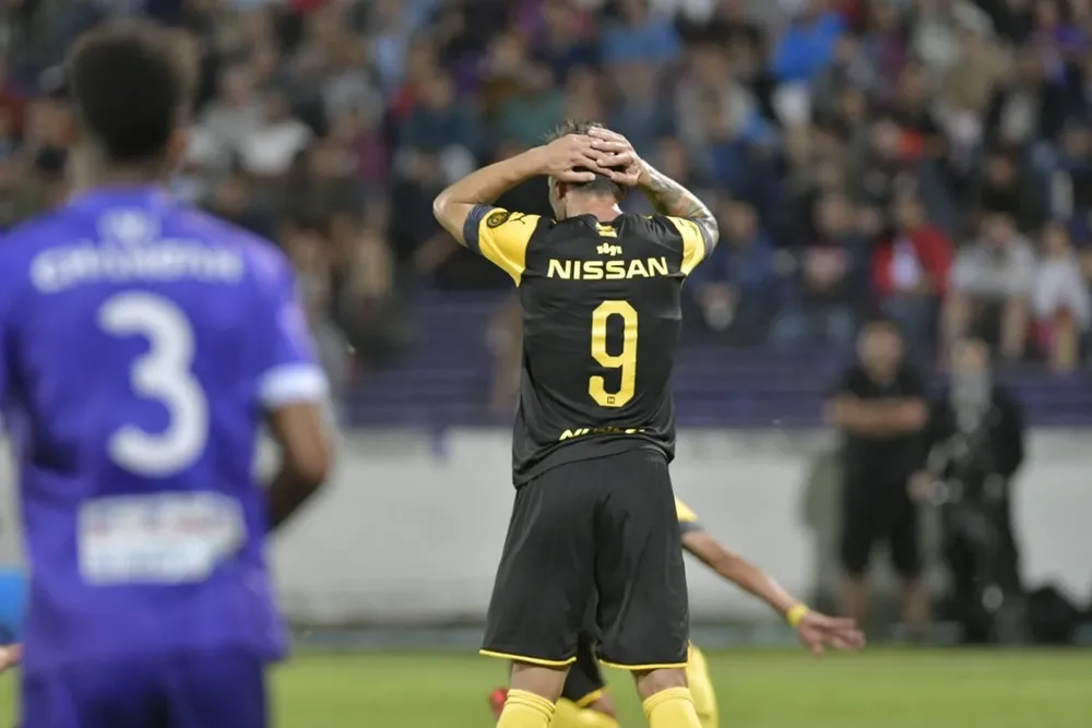 Con la 9 de Peñarol