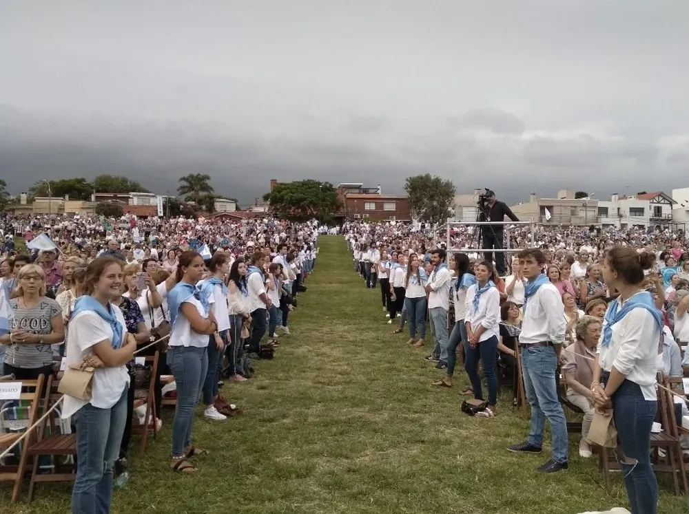 El rezo del rosario comenzará a las 19:00 (foto archivo)