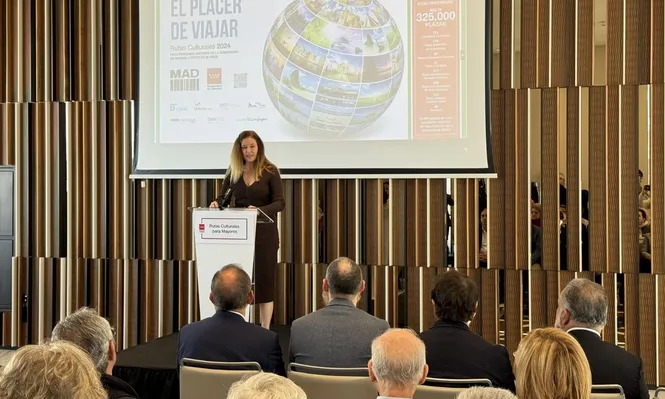 La consejera de Familia, Juventud y Asuntos Sociales, Ana Dávila, presenta la XIX edición de las Rutas Culturales para Mayores de la Comunidad de Madrid.