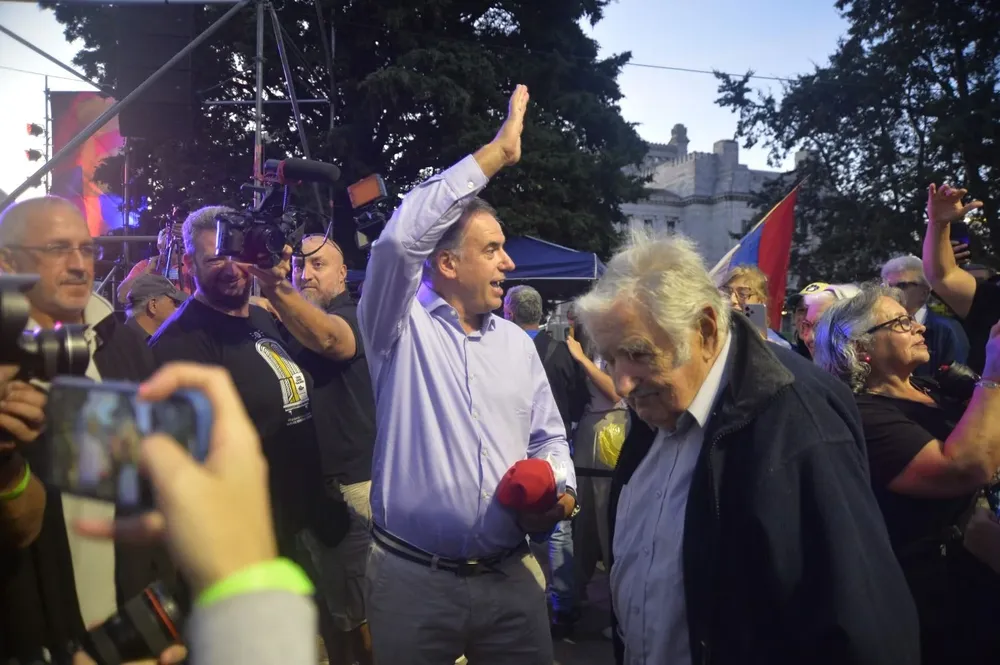 El precandidato Yamandú Orsi en un acto reciente del FA