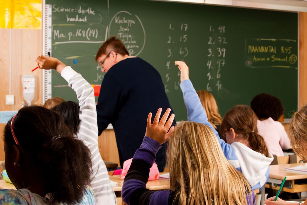 Qué condiciones laborales ofrece Finlandia para ser profesor de español. 