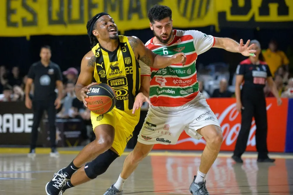 Shaquille Johnson y Federico Pereiras