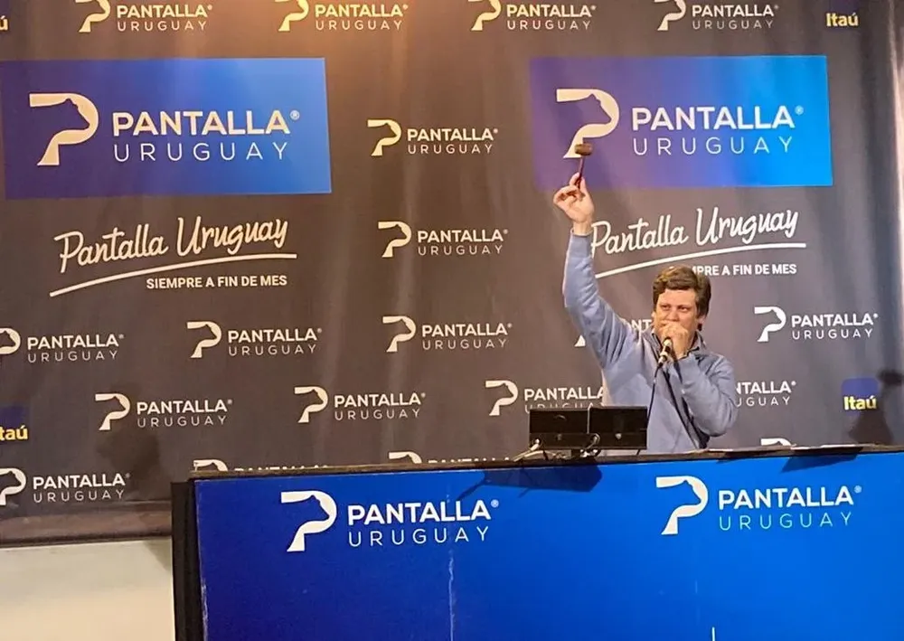 Carlos Arbiza, rematador de Copagran Negocios Rurales en Pantalla Uruguay