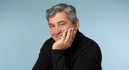 El historiador argentino Daniel Balmaceda presenta en Barcelona su novela Los Caballeros de la Noche