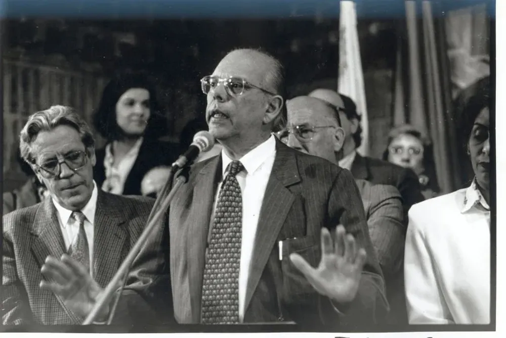 Jorge Batlle habla en Canelones en un acto por la campaña electoral de 1994.