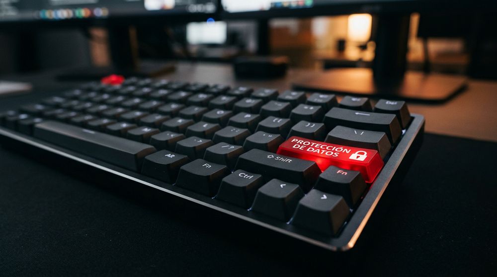 freepik__primer-plano-de-un-teclado-de-computadora-moderno-__93433