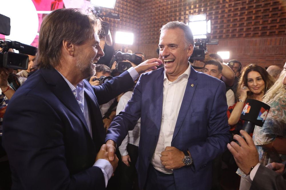 Luis Lacalle Pou y Yamandú Orsi en el festejo del cumpleaños de Julio María Sanguinetti