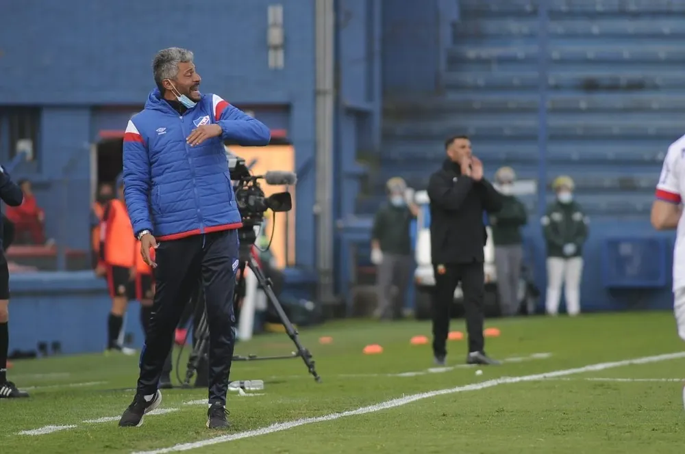 Munúa dio indicaciones todo el partido