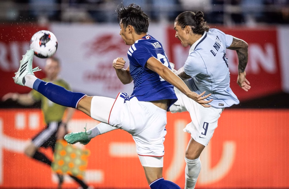 Darwin Núñez en el partido entre Japón y Uruguay