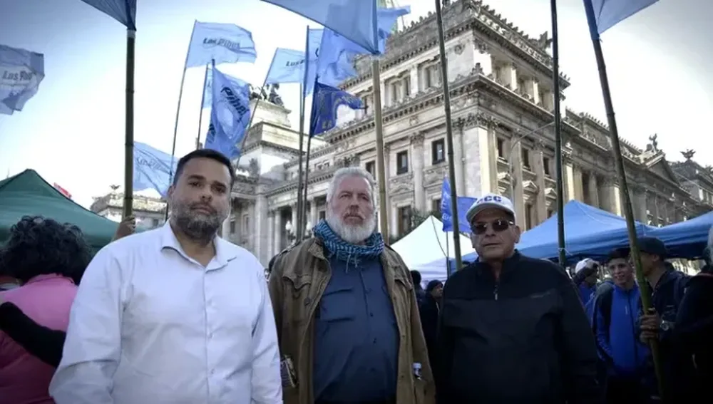 Los dirigentes sociales salieron este lunes a manifestarse en contra de las políticas de Milei