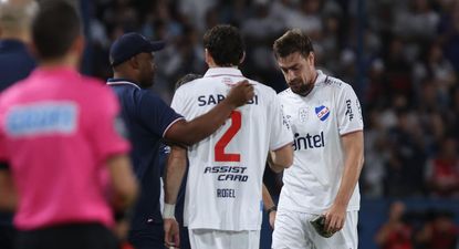 Agustín Rogel ingresó por Sebastián Coates, lesionado, en Nacional ante Peñarol por el Torneo Apertura