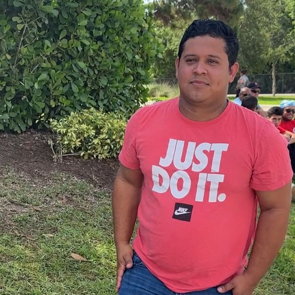 Leo, coleccionista venezolano en la práctica de la selección uruguaya