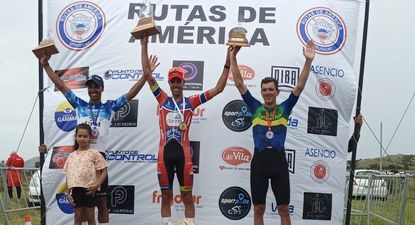 Anderson Maldonado, Ignacio Maldonado y Sergio Fredes en el podio en el Salto del Penitente