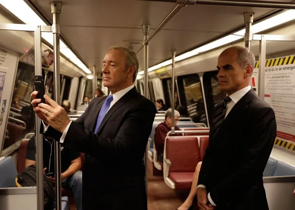 Underwood es acompañado por su asesor de confianza, Doug Stamper