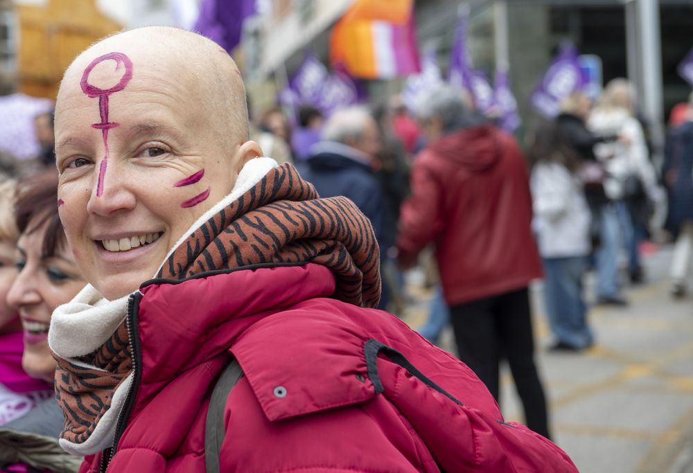 Varias mujeres participan en la manifestación por el Día de la Mujer convocada por la Comisión por la Igualdad y contra la Violencia de Género de Jaén y por la Asamblea de Mujeres Feministas 8M este sábado en Jaén.