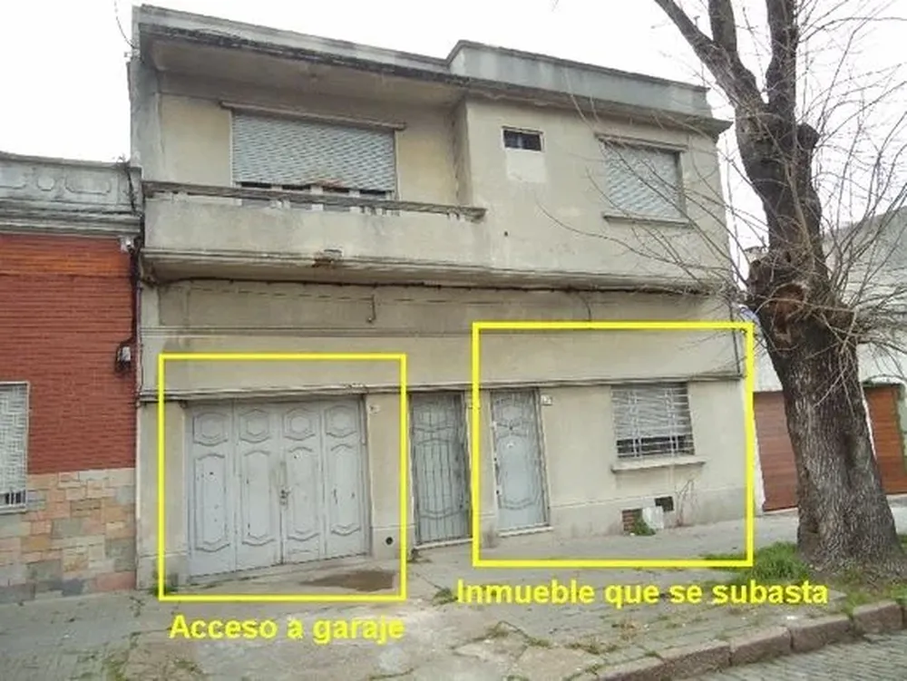 Fachada de la casa que presentará en remate el martillero Assad