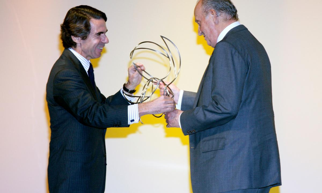 Aznar dice que un rey no debe escribir memorias pero destaca el papel de Juan Carlos I en la Transición