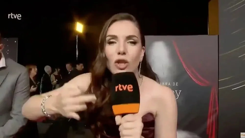 Inés Hernand en la alfombra roja de los 38 Premios Goya
