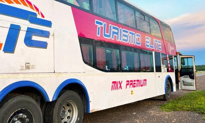 Detienen un micro que llevaba a menores sin documentación a Salta