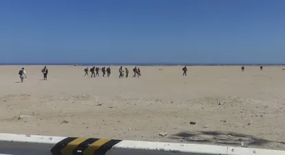 Migrantes irregulares ingresan a Chile por la frontera norte de país