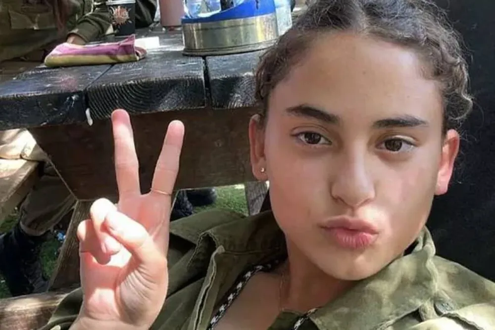Maya Villalobos en el Ejército israelí, donde hacía la milicia.