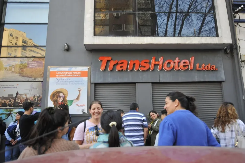 Damnificados por Transhotel protestan frente a la agencia. (Archivo)