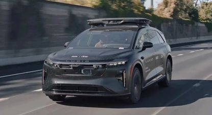 Madrid se prepara para la llegada de taxis sin conductor de Uber en 2026