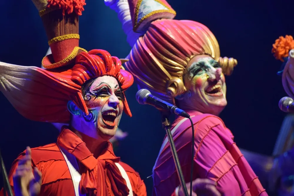 Intergantes de la murga Un Título Viejo, en el Teatro de Verano.