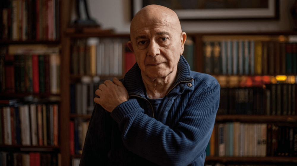 El escritor argentino, Hugo Mujica.