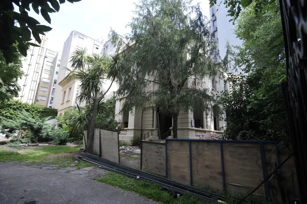 La casona está en Roque Graseras, casi en la esquina con bulevar España