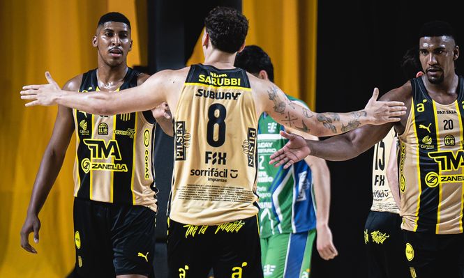 Imagen del partido entre Peñarol y Urunday Universitario