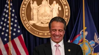 Andrew Cuomo reacciona con una risa durante una rueda de prensa en la Oficina del Gobernador del Estado de Nueva York