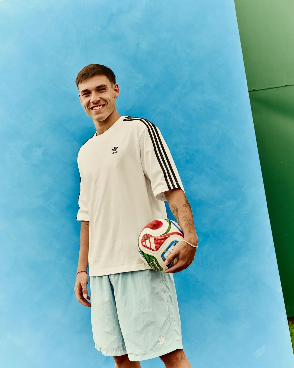 Manuel Ugarte con la pelota Trionda