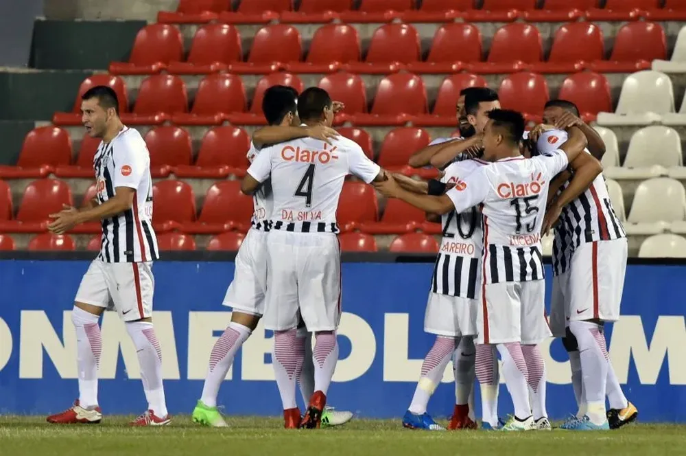 Festejo de los jugadores de Libertad