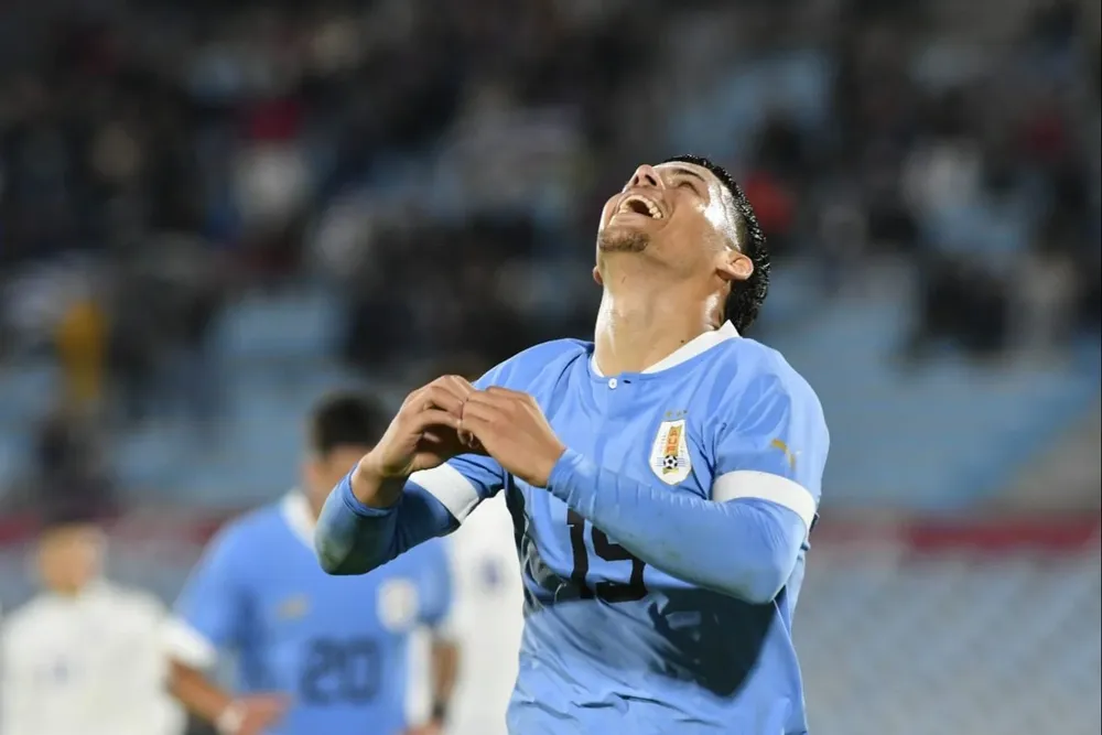 Maxi Araújo celebra su gol