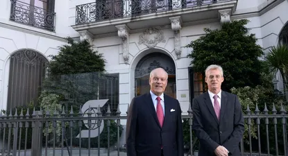 Brian Porter (izquierda) CEO global de Scotiabank y el CEO de Uruguay Horacio Correge.