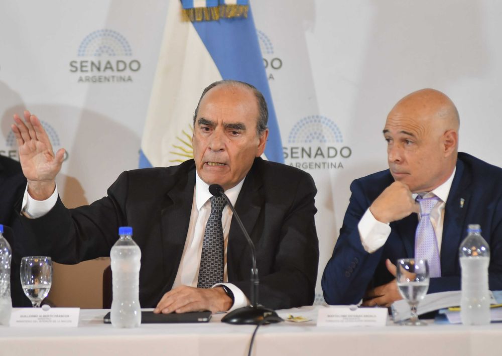 El ministro del interior, Guillermo Francos, expone en la Reunión plenaria de las comisiones de Legislación General, Presupuesto y Hacienda y Asuntos Constitucionales que analiza la ley Bases