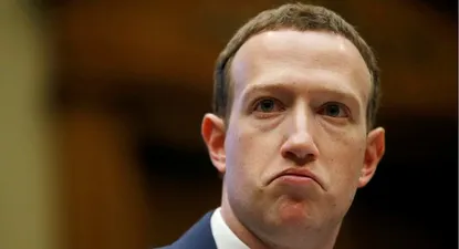 Mark Zuckerberg ¿debe abandonar Facebook?