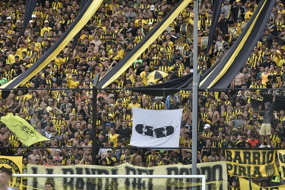 La bandera en la tribuna Cataldi