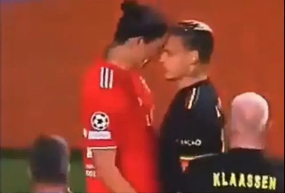 Darwin Núñez y su encontronazo de cabeza con Antony, el nuevo gran fichaje de Manchester United