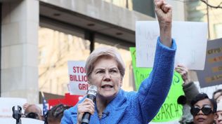 La senadora demócrata Elizabeth Warren está siendo una de las más activas en oponerse a las políticas de Trump.