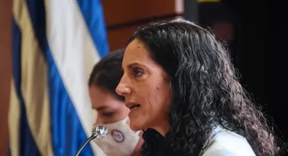 La ministra Azucena Arbeleche durante la conferencia.