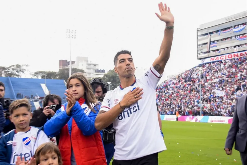 El saludo de Luis Suárez a los hinchas de Nacional: sus hijos, orgullosos