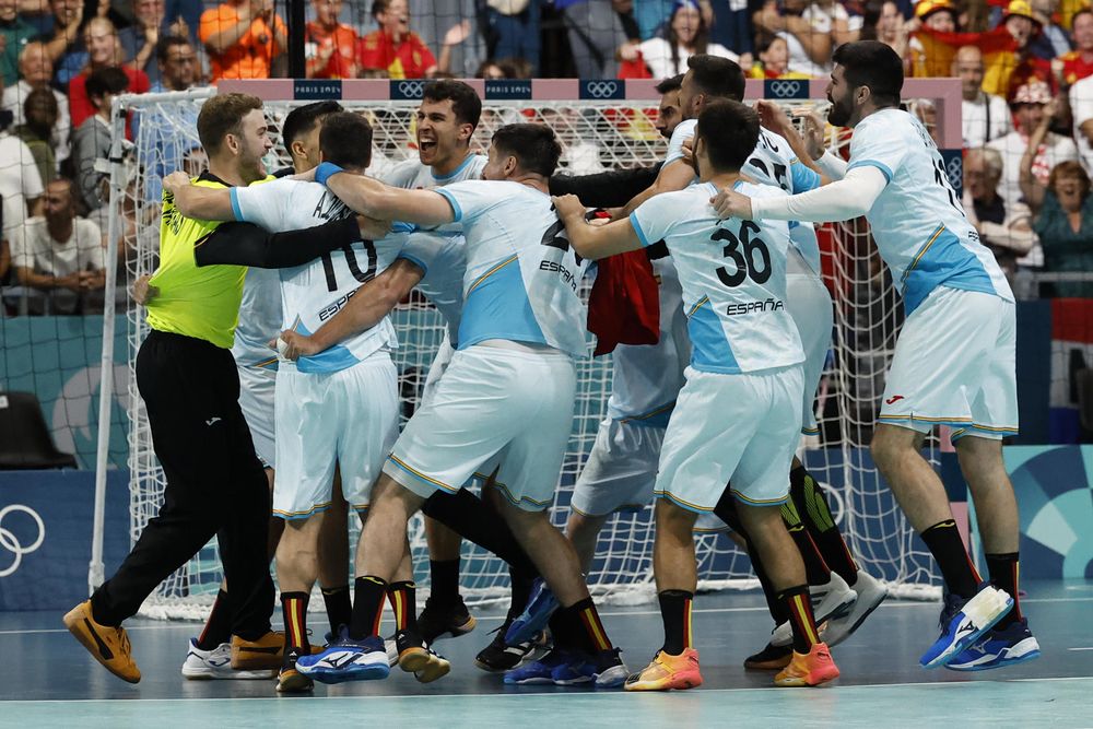 España a cuartos de final. España a cuartos de final.