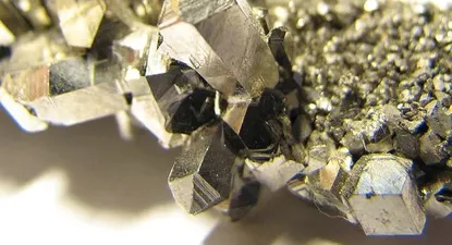 Los cristales de niobio son usados en la industria espacial y combinados con el litio en las baterías eléctricas