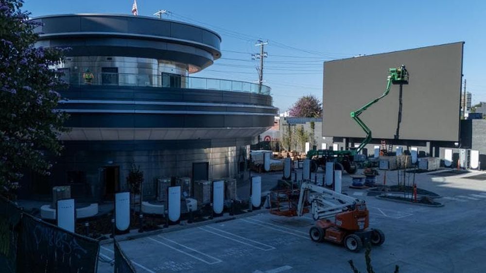 Tesla Diner en Los Angeles - Reuters.jpg